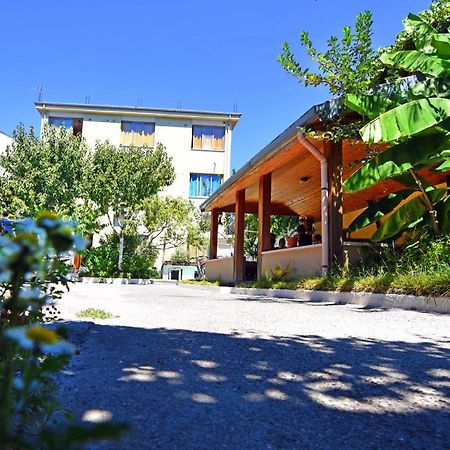 Lovely Apartment W/ Ac + Bath. + Kitchen + Parking And Garden Shkodër エクステリア 写真