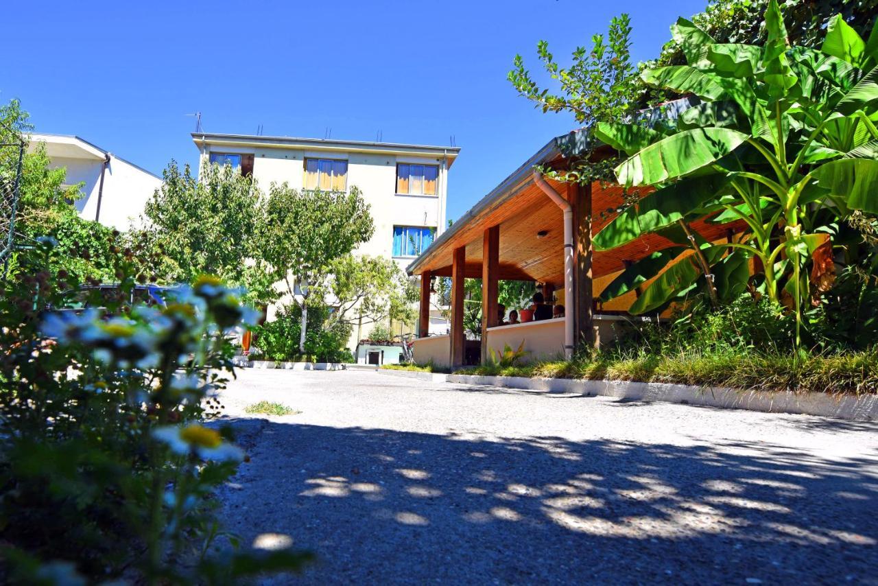 Lovely Apartment W/ Ac + Bath. + Kitchen + Parking And Garden Shkodër エクステリア 写真